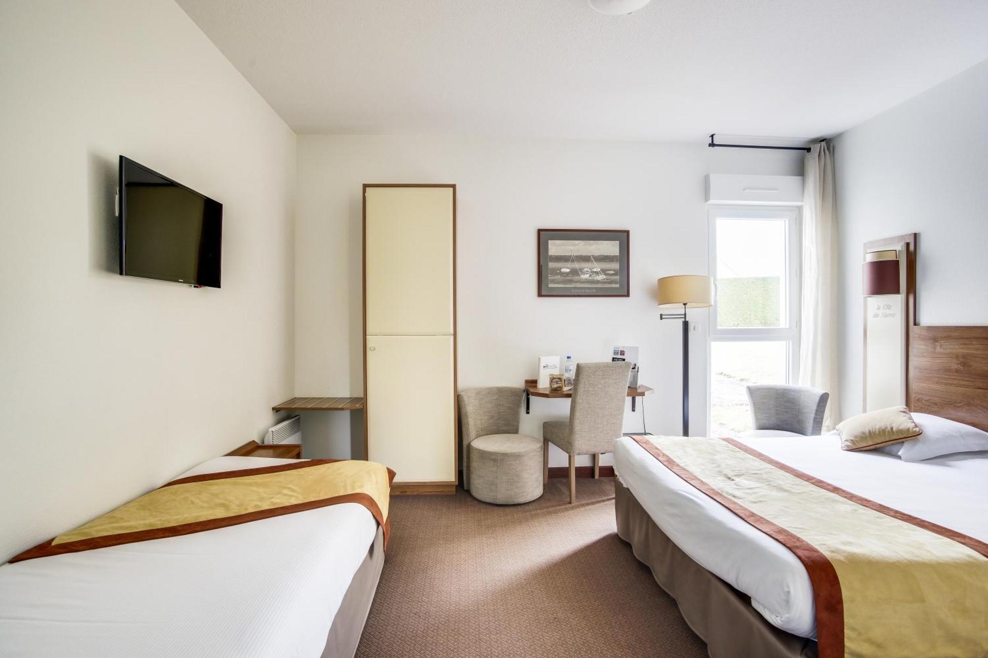 Brit Hotel De La Cote Des Havres Lessay Esterno foto